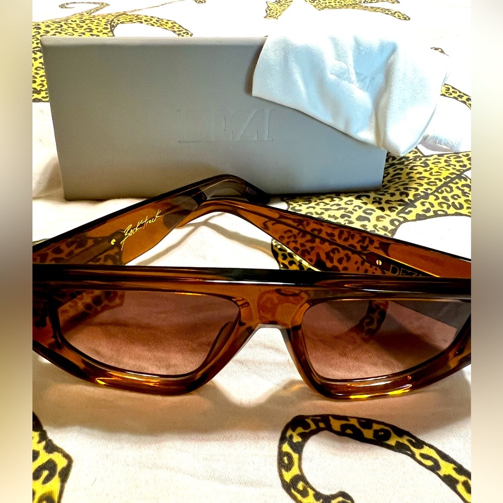 Dezi “Backtrack” sunglasses